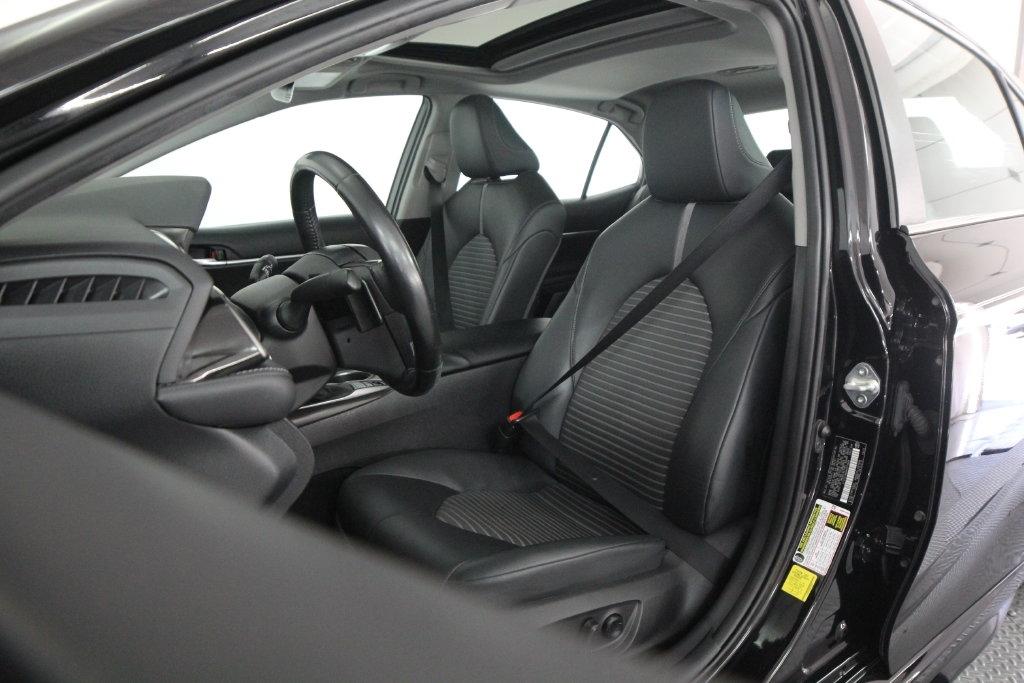 Toyota Camry Hybrid SE CVT (Natl) 2022