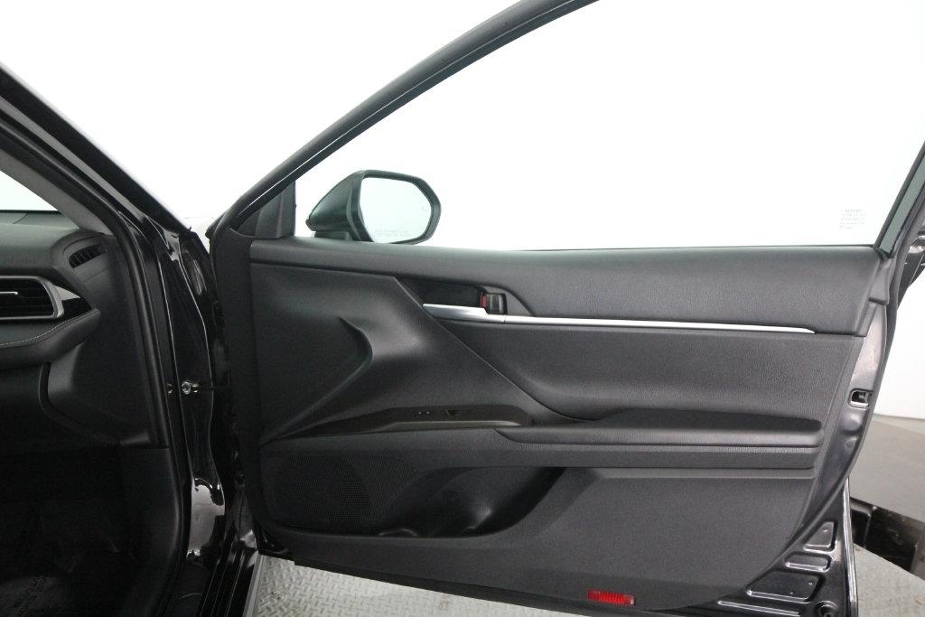 Toyota Camry Hybrid SE CVT (Natl) 2022