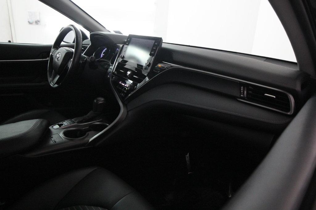 Toyota Camry Hybrid SE CVT (Natl) 2022