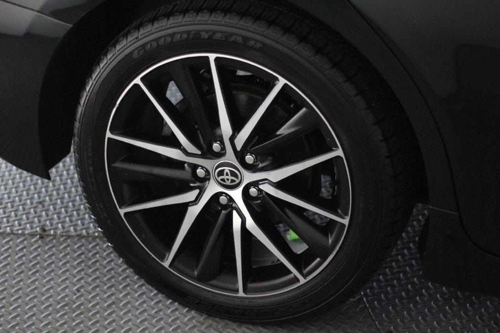 Toyota Camry Hybrid SE CVT (Natl) 2022