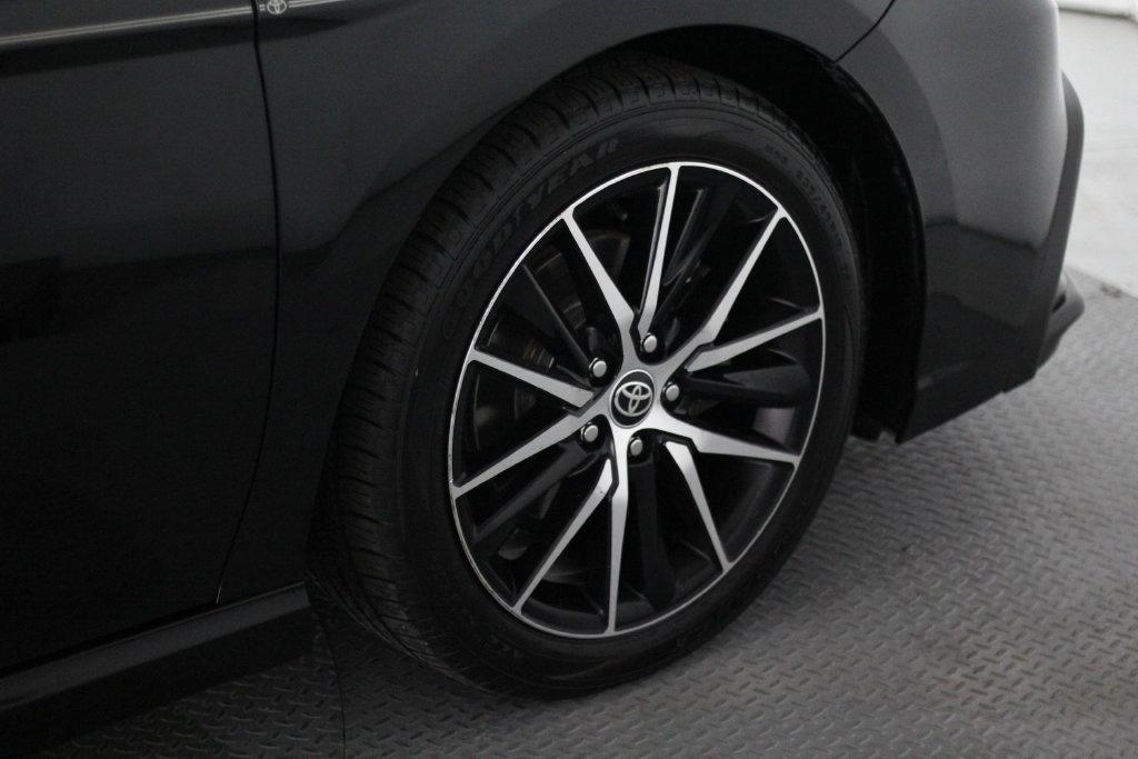 Toyota Camry Hybrid SE CVT (Natl) 2022