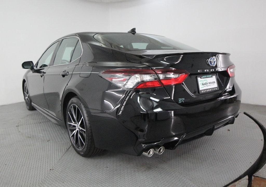 Toyota Camry Hybrid SE CVT (Natl) 2022
