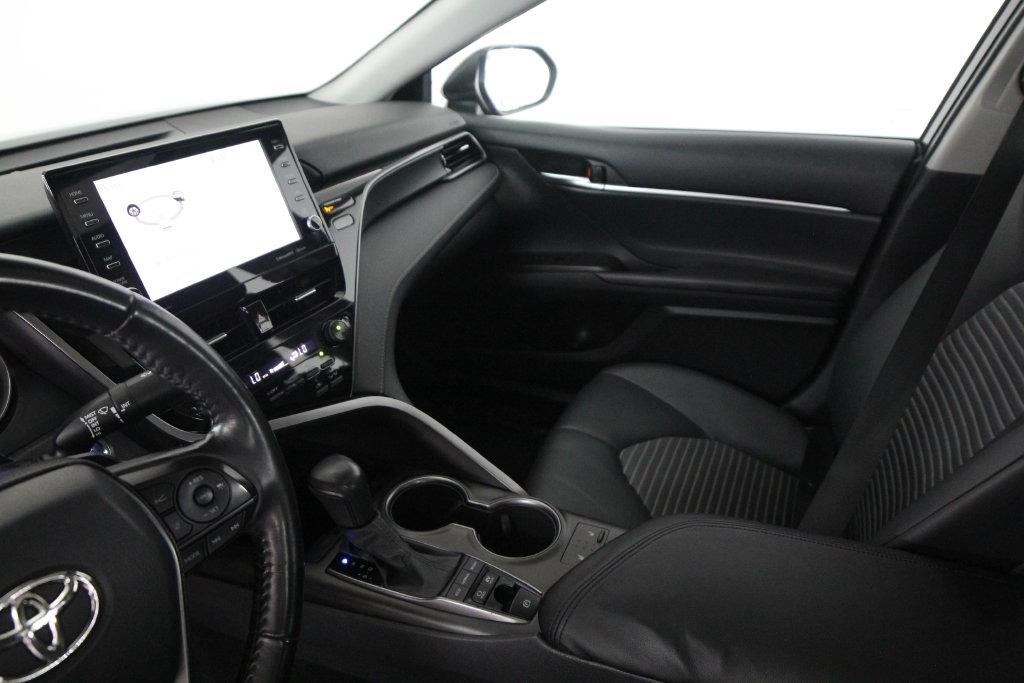 Toyota Camry Hybrid SE CVT (Natl) 2022