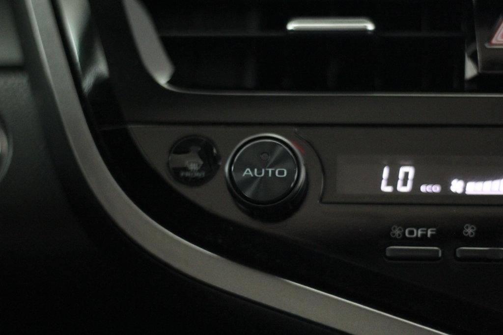 Toyota Camry Hybrid SE CVT (Natl) 2022