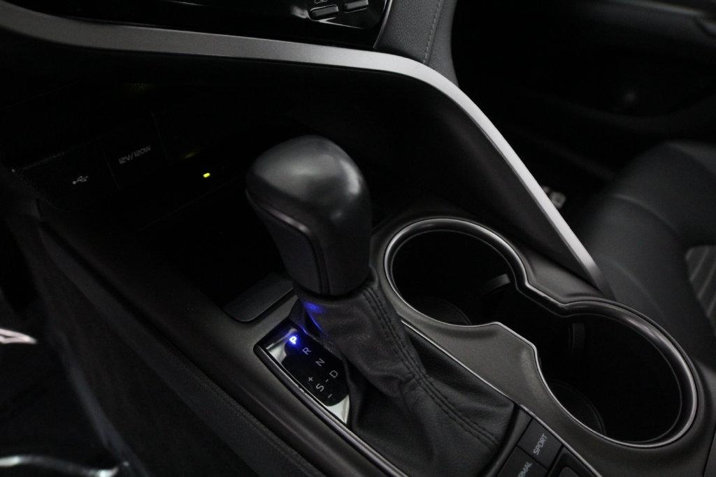 Toyota Camry Hybrid SE CVT (Natl) 2022