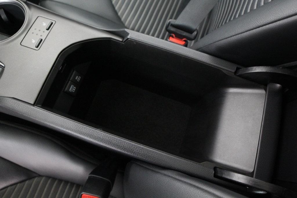 Toyota Camry Hybrid SE CVT (Natl) 2022