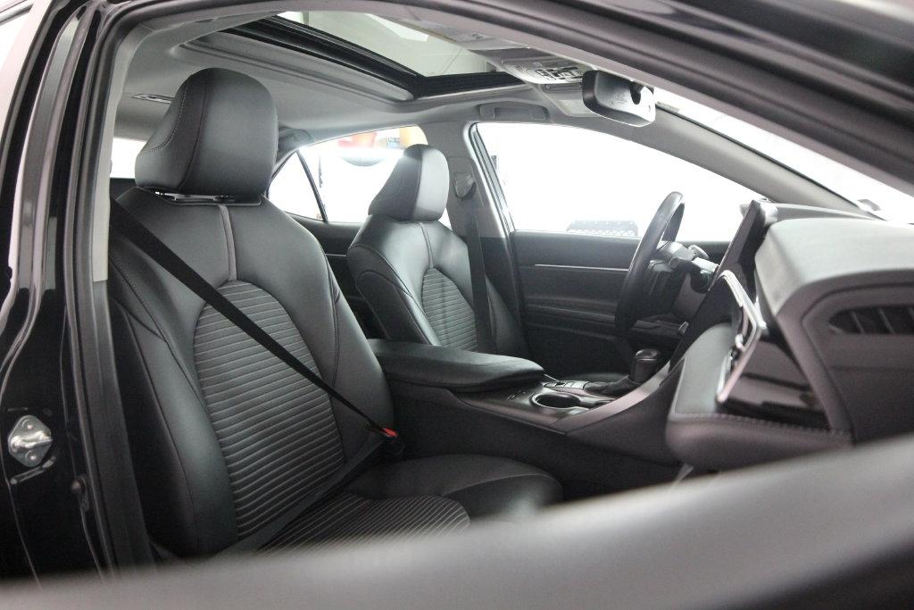 Toyota Camry Hybrid SE CVT (Natl) 2022