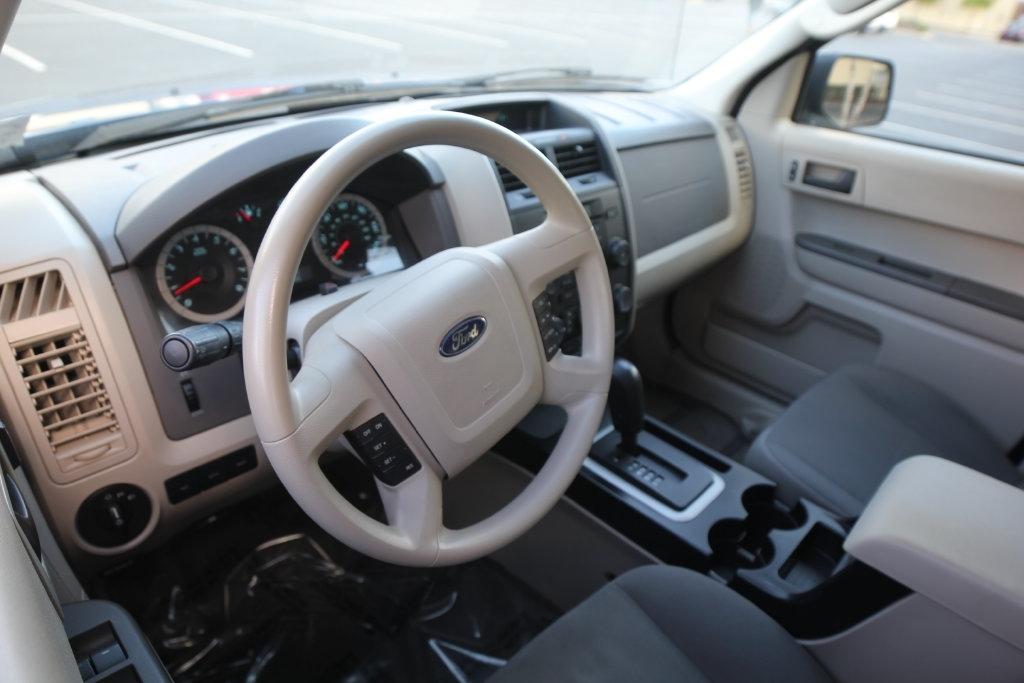 Ford Escape FWD 4dr XLS 2011