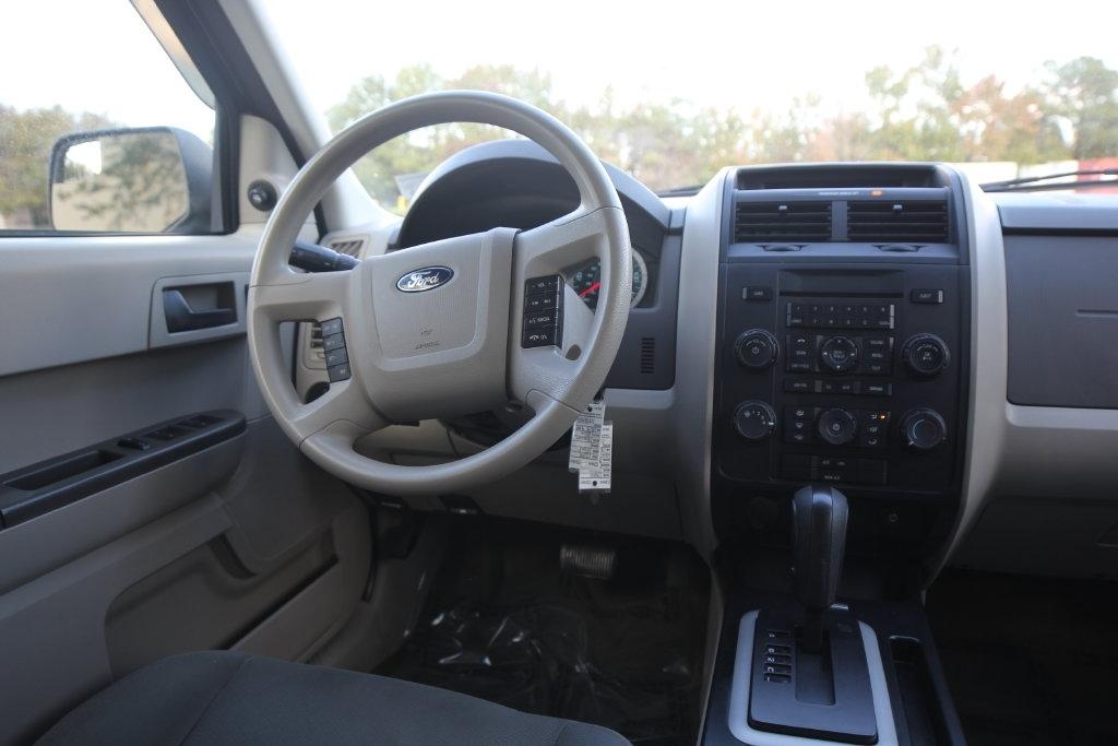 Ford Escape FWD 4dr XLS 2011