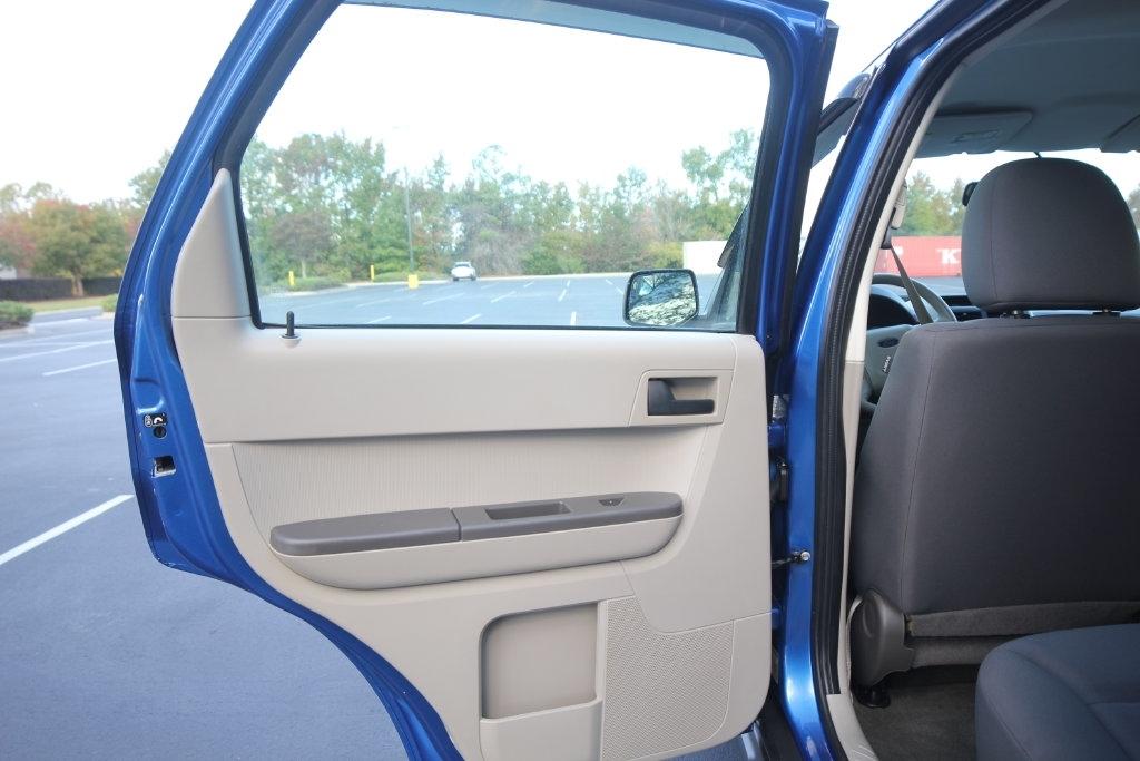Ford Escape FWD 4dr XLS 2011