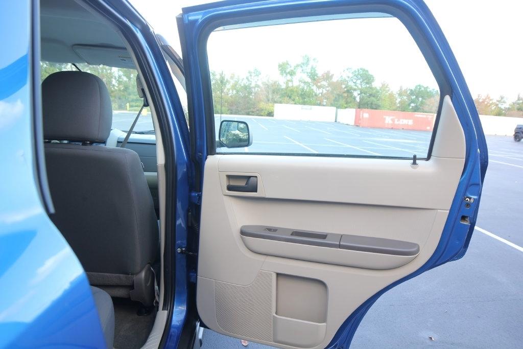 Ford Escape FWD 4dr XLS 2011