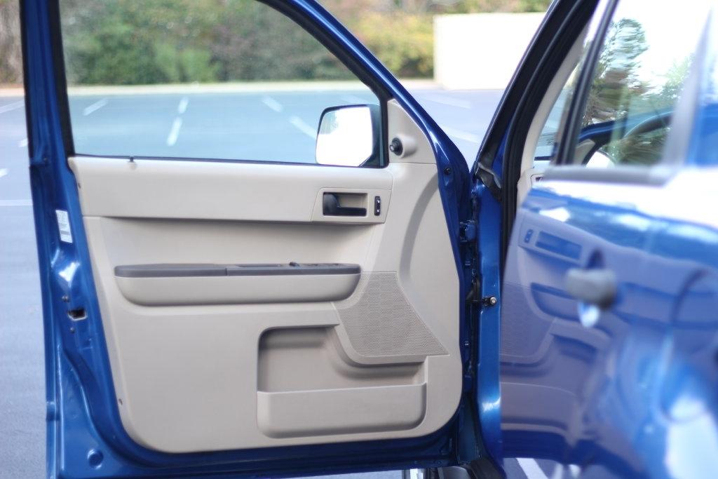 Ford Escape FWD 4dr XLS 2011