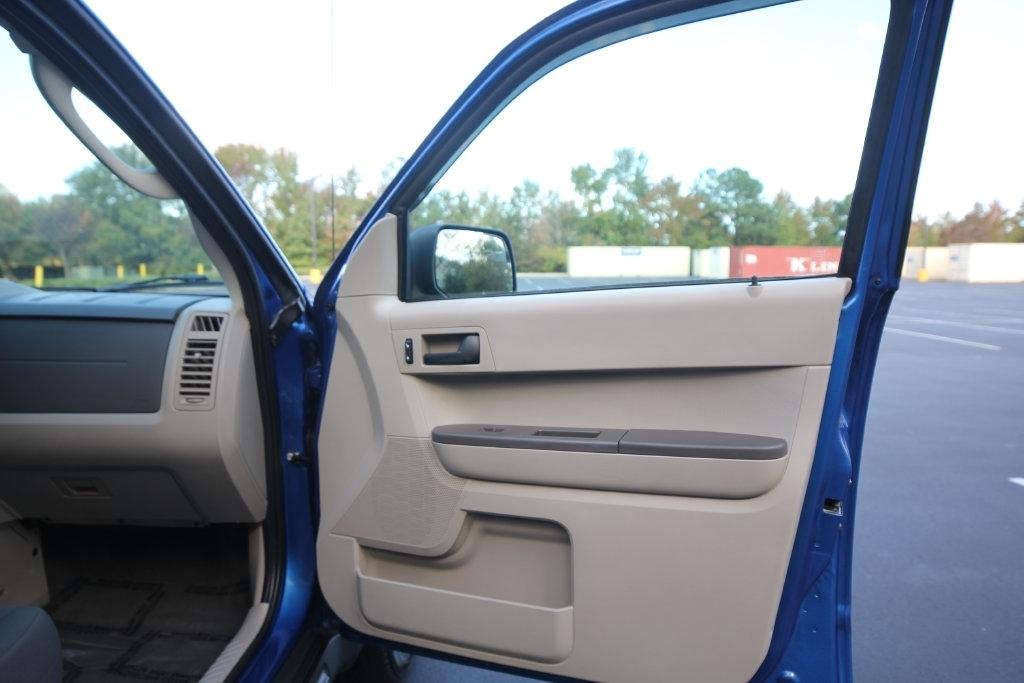 Ford Escape FWD 4dr XLS 2011