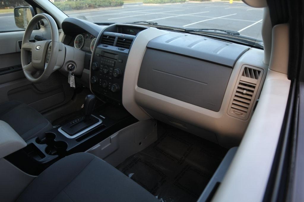 Ford Escape FWD 4dr XLS 2011