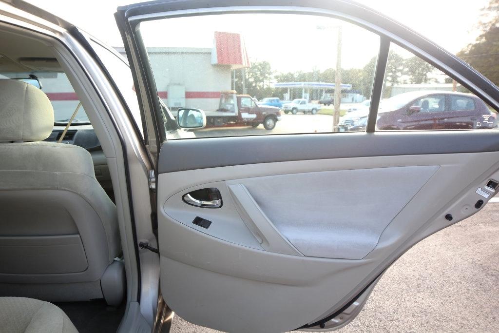 Toyota Camry 4dr Sdn I4 Auto XLE (Natl) 2007