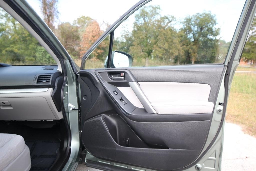 Subaru Forester 4dr CVT 2.5i Premium PZEV 2015