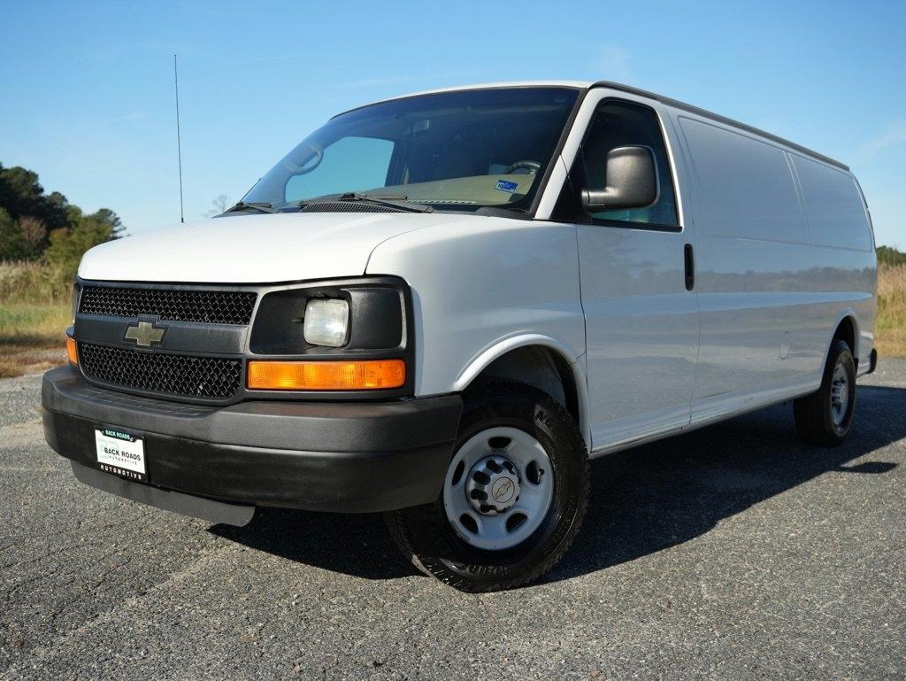Chevrolet Express Cargo Van RWD 2500 155" 2013