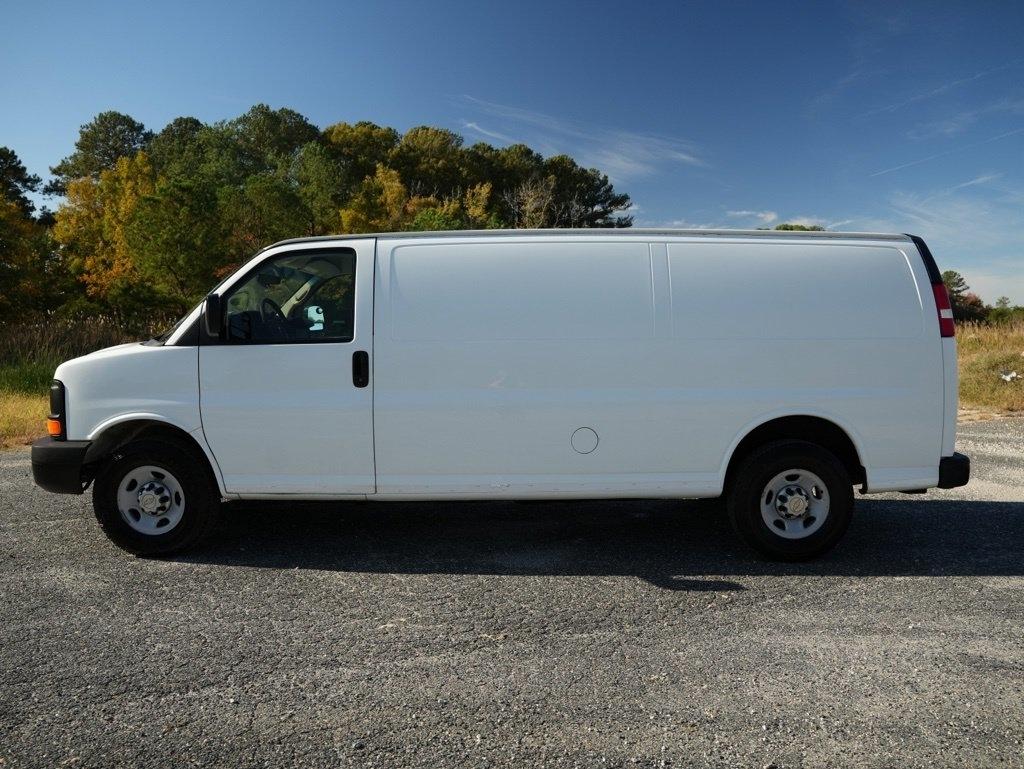 Chevrolet Express Cargo Van RWD 2500 155" 2013