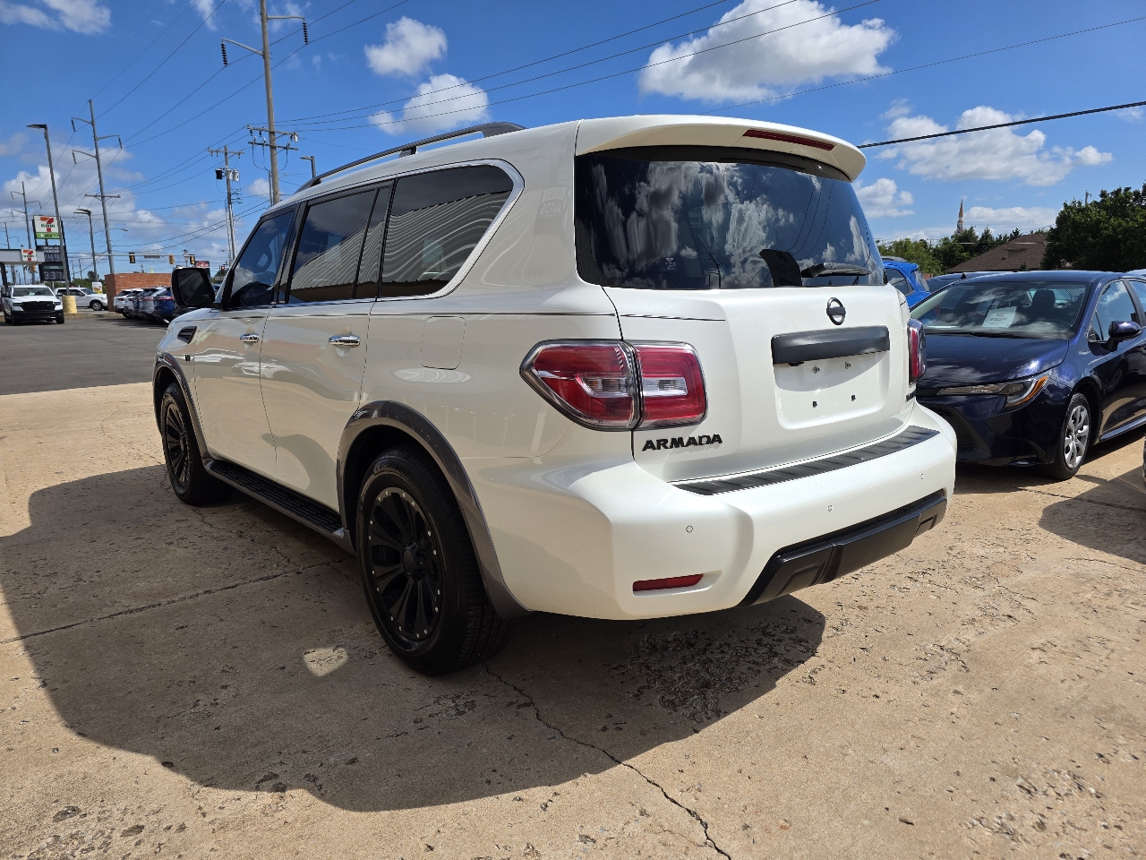 2017 Nissan Armada Platinum photo 3