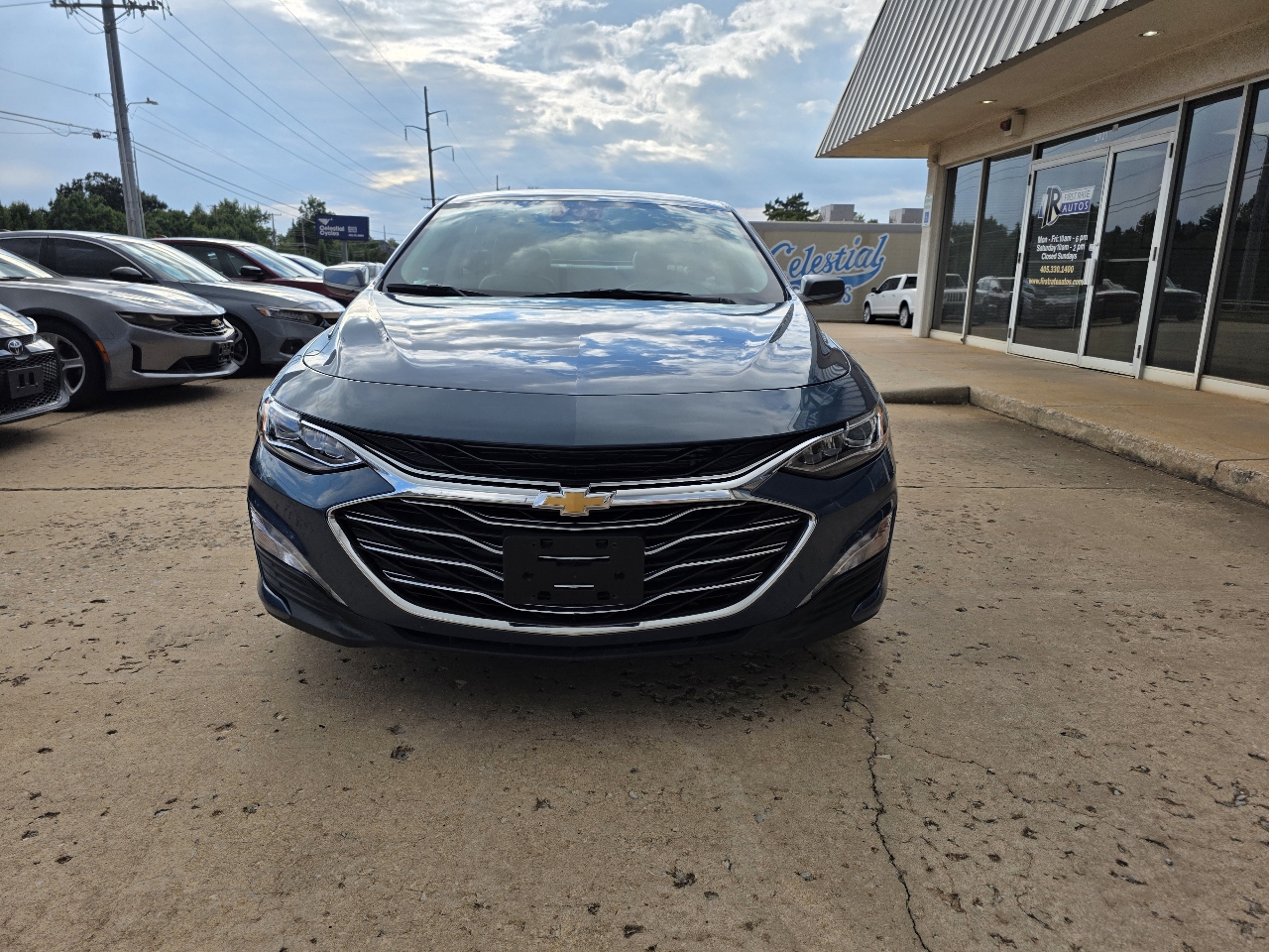 2024 Chevrolet Malibu Premier 2LT photo 2
