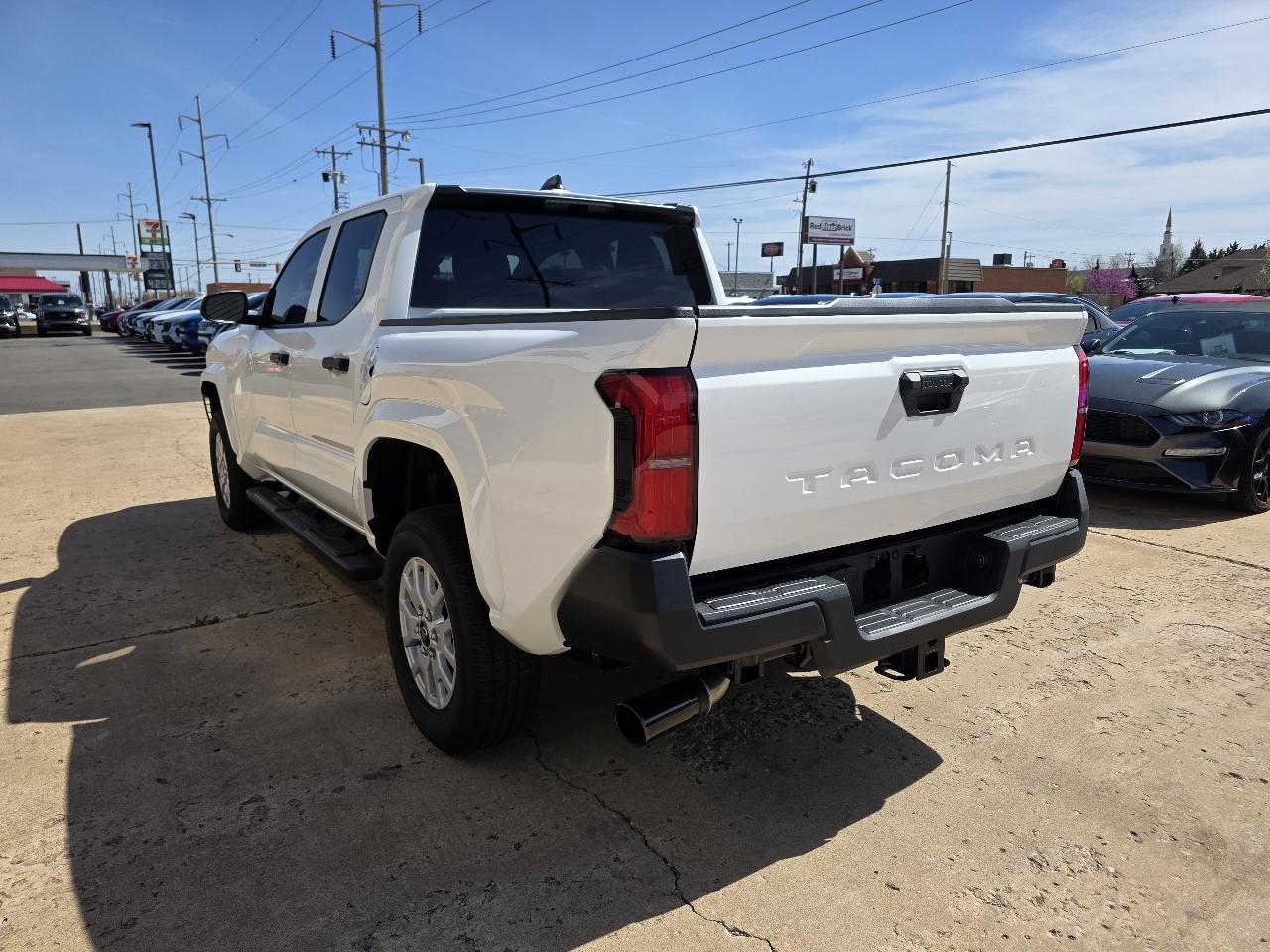 Toyota Tacoma 2WD SR Double Cab 5' Bed AT (Natl) 2025