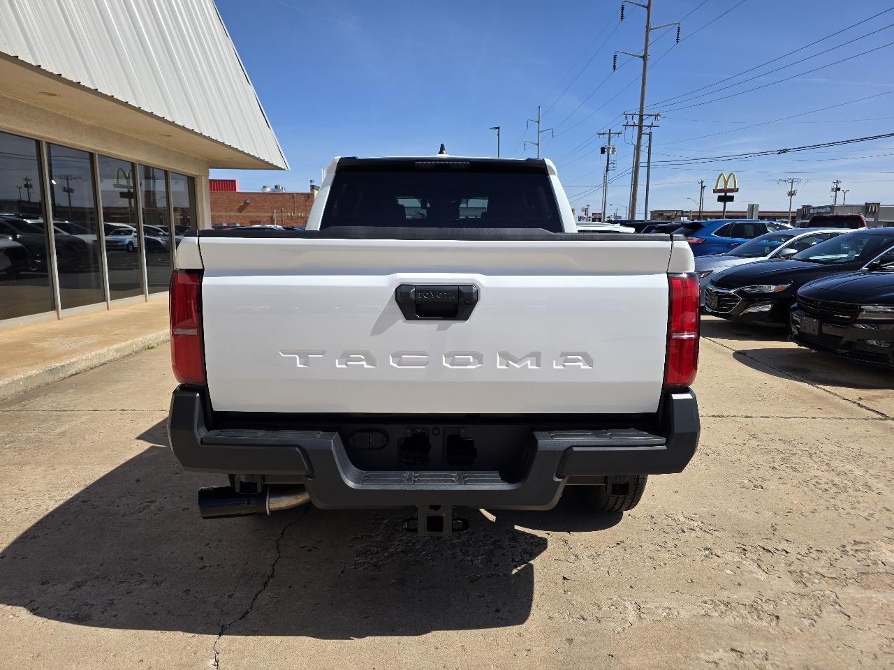 Toyota Tacoma 2WD SR Double Cab 5' Bed AT (Natl) 2025