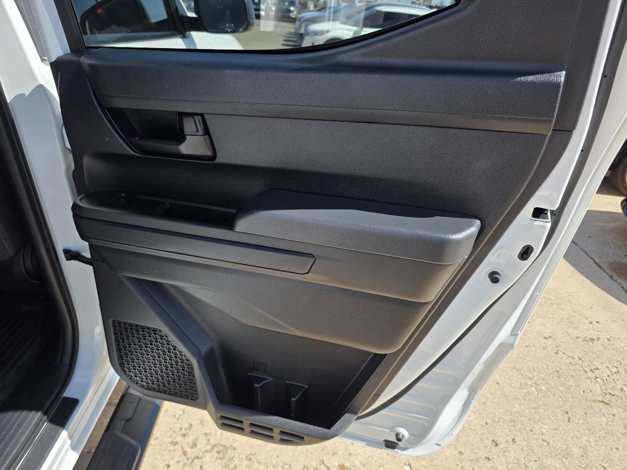 Toyota Tacoma 2WD SR Double Cab 5' Bed AT (Natl) 2025