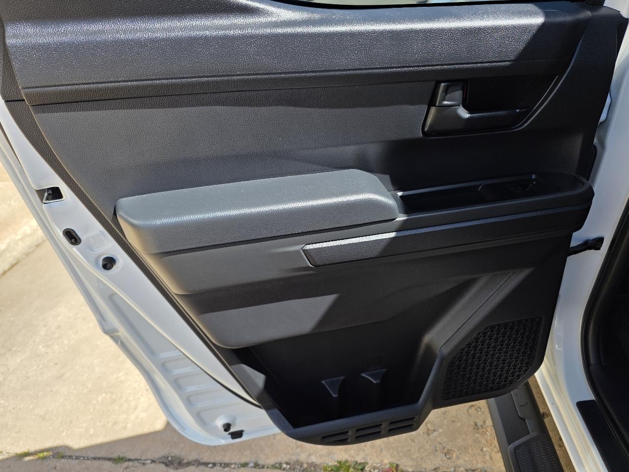 Toyota Tacoma 2WD SR Double Cab 5' Bed AT (Natl) 2025