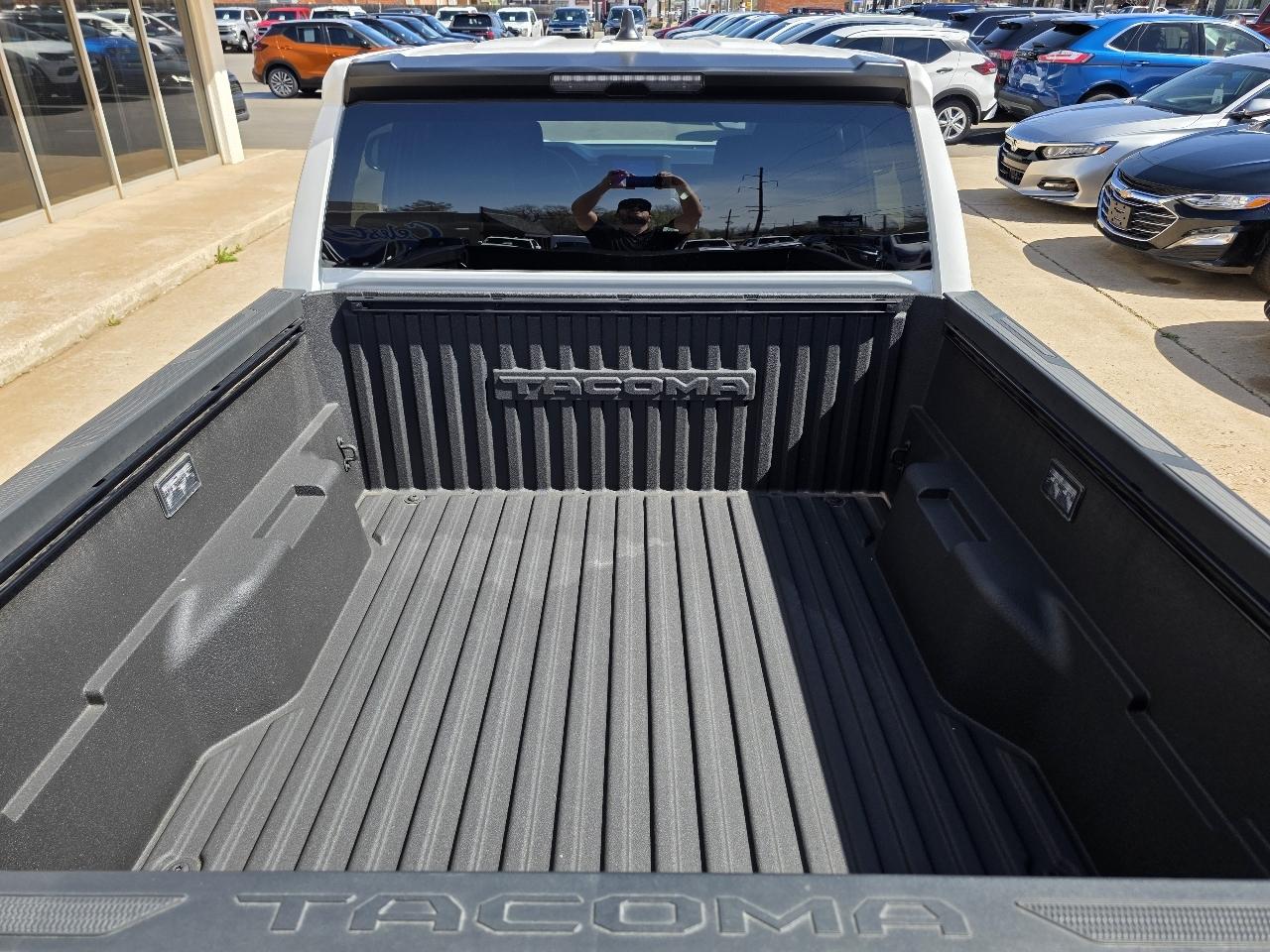 Toyota Tacoma 2WD SR Double Cab 5' Bed AT (Natl) 2025