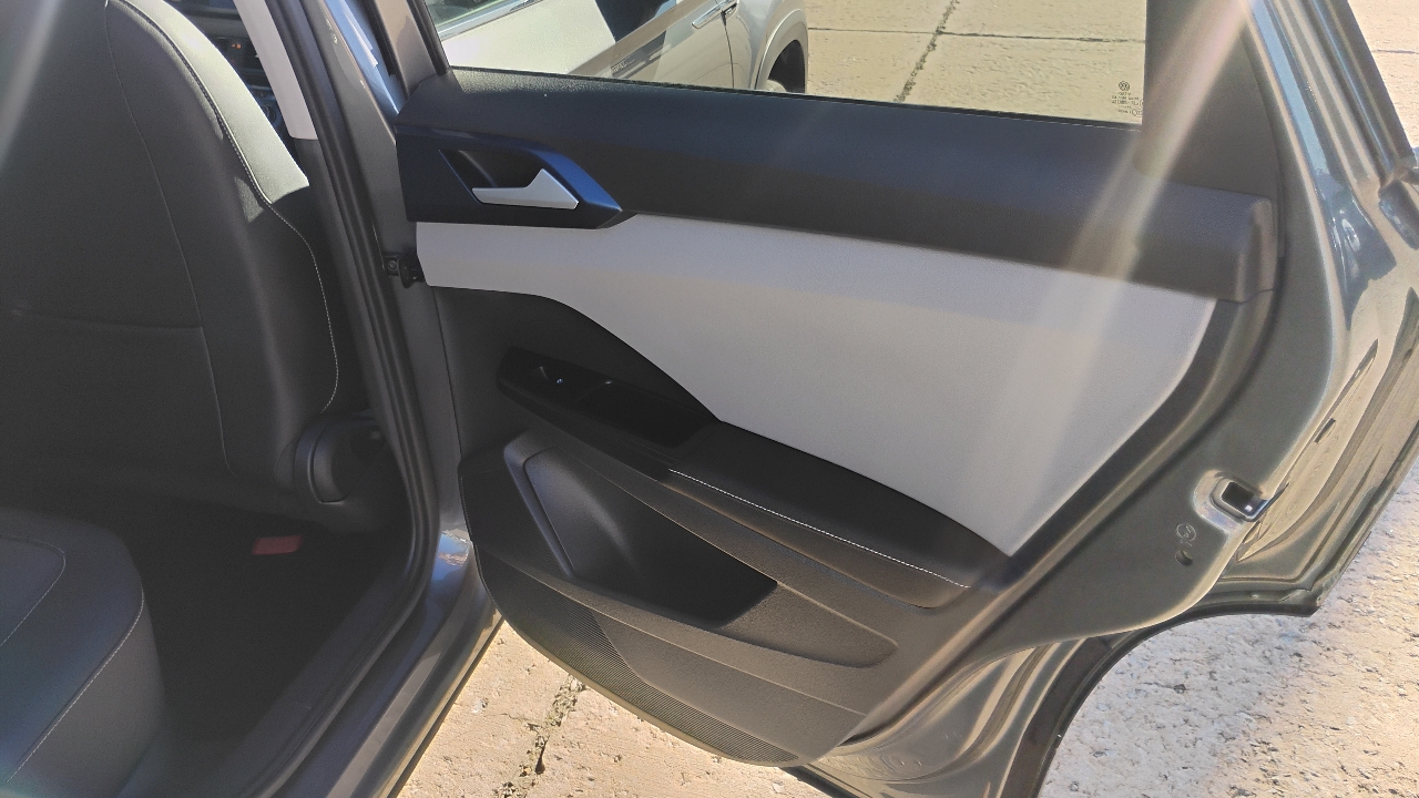 Volkswagen Taos SE FWD 2024