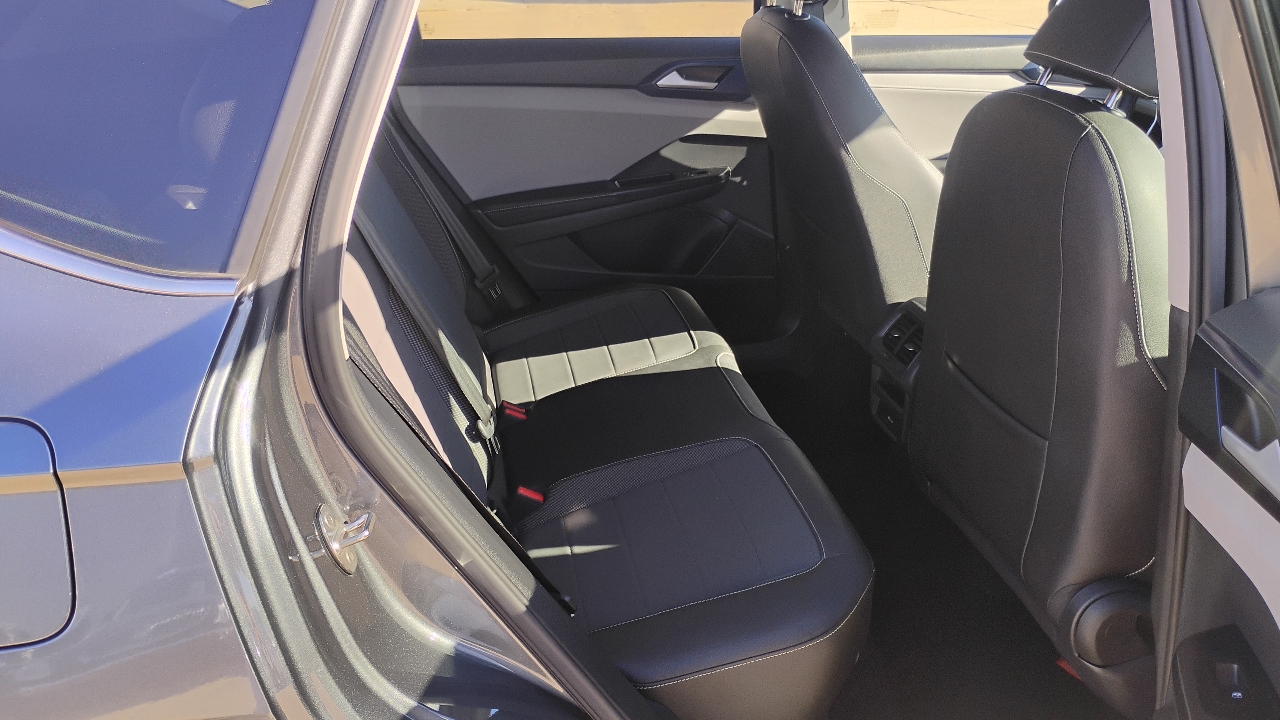 Volkswagen Taos SE FWD 2024