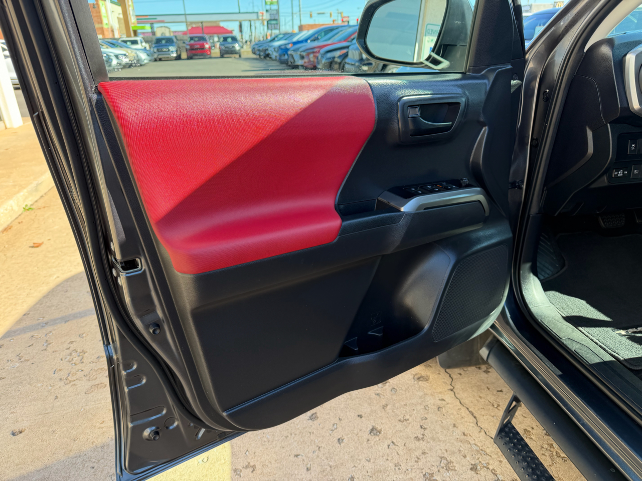 Toyota Tacoma 4WD SR5 Double Cab 5' Bed V6 AT (Natl) 2022