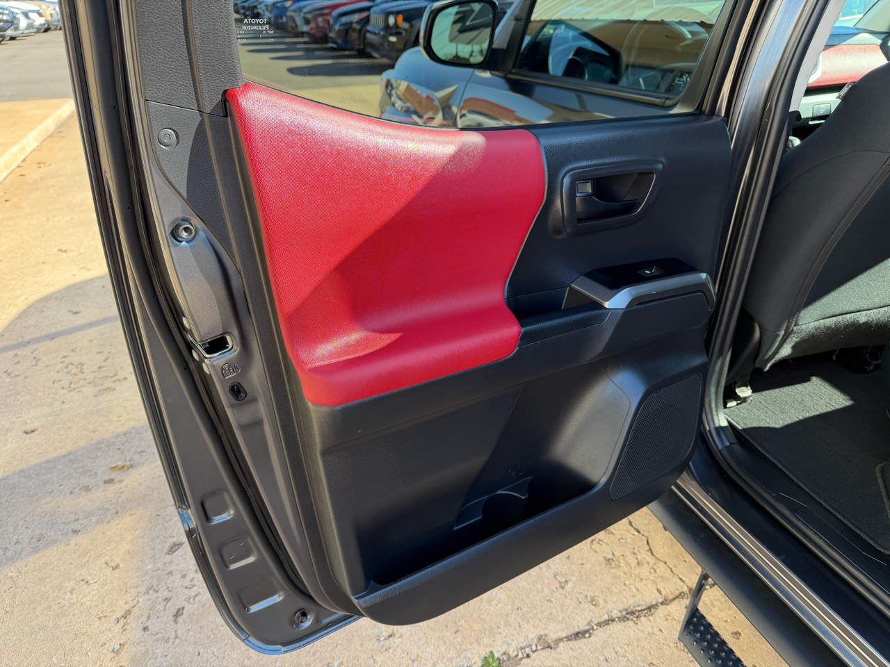 Toyota Tacoma 4WD SR5 Double Cab 5' Bed V6 AT (Natl) 2022