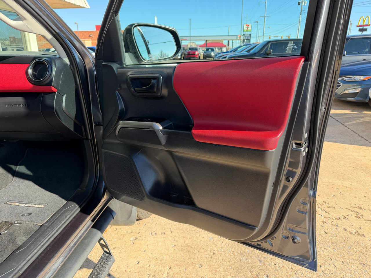 Toyota Tacoma 4WD SR5 Double Cab 5' Bed V6 AT (Natl) 2022