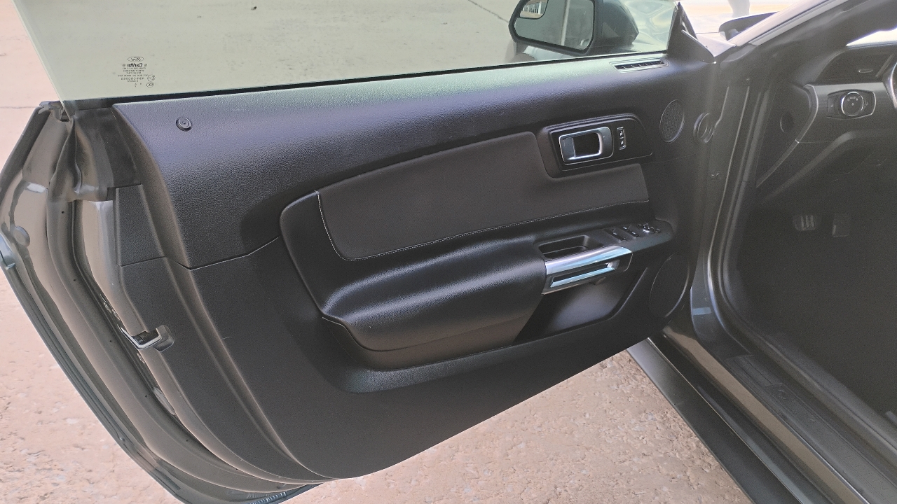 Ford Mustang EcoBoost Convertible 2019