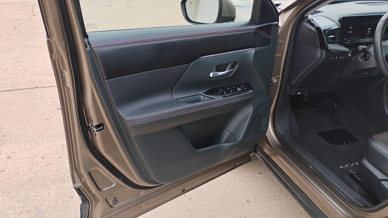 Nissan Kicks SR FWD 2025