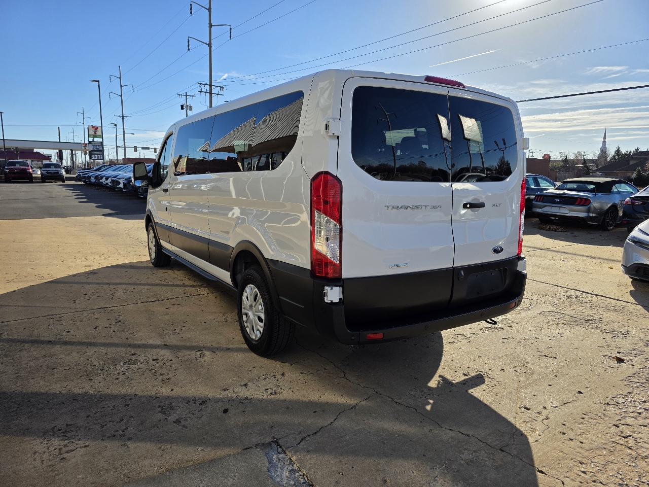 Ford Transit Passenger Wagon T-350 148" Low Roof XLT RWD 2023