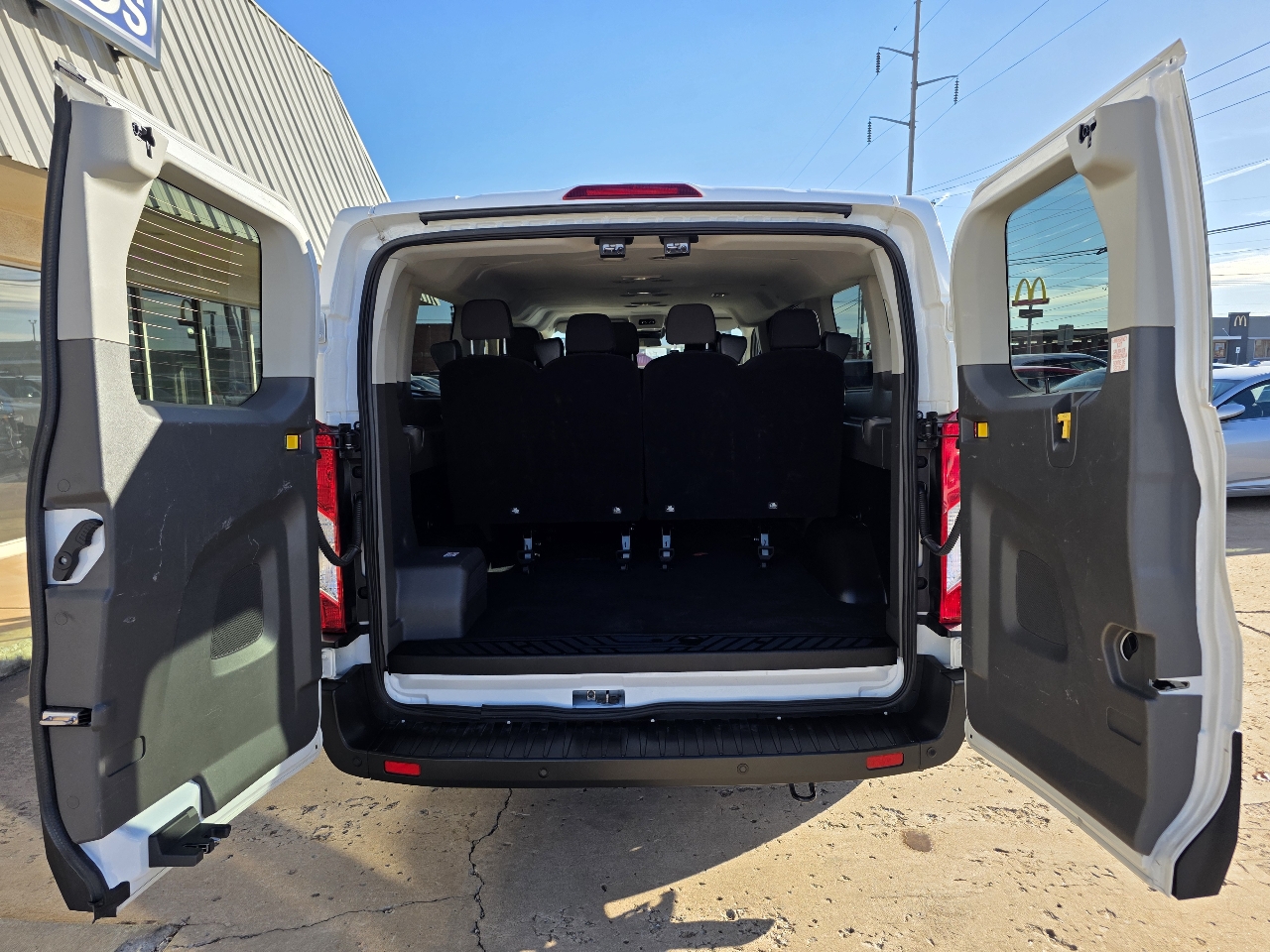 Ford Transit Passenger Wagon T-350 148" Low Roof XLT RWD 2023