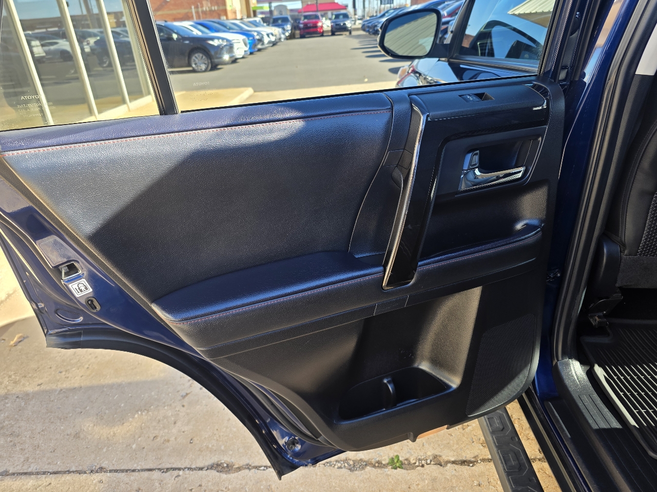 Toyota 4Runner Venture 4WD (Natl) 2021