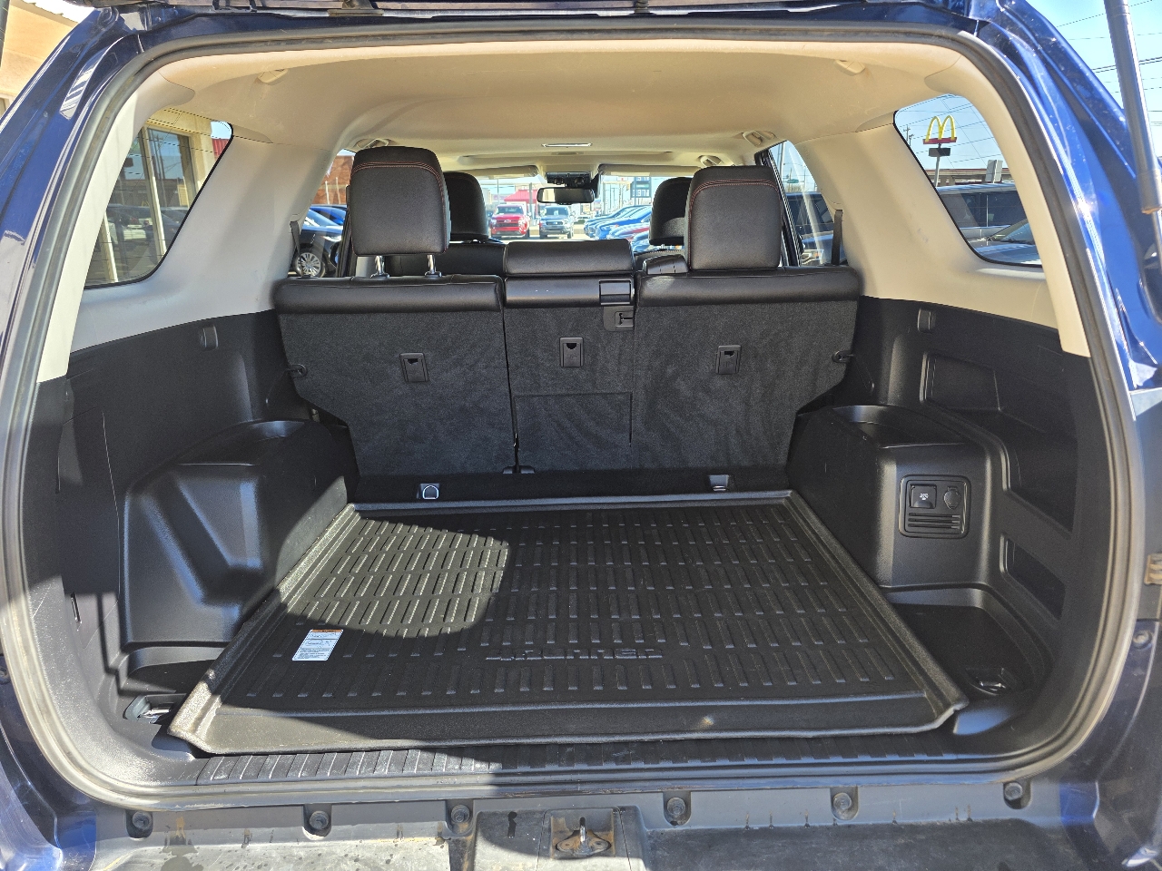 Toyota 4Runner Venture 4WD (Natl) 2021