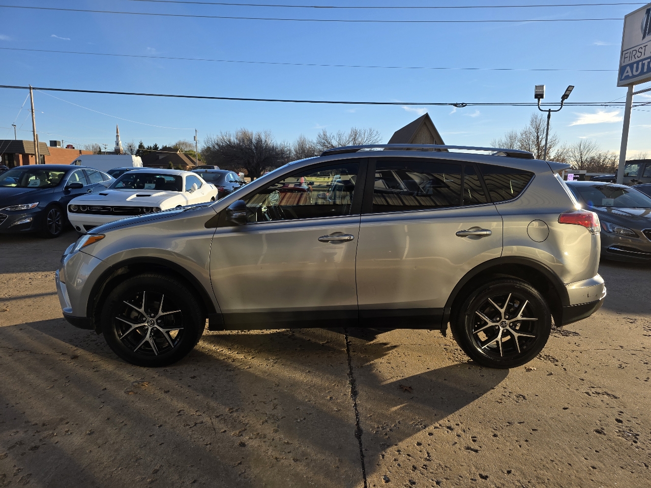 Toyota RAV4 SE AWD (Natl) 2018
