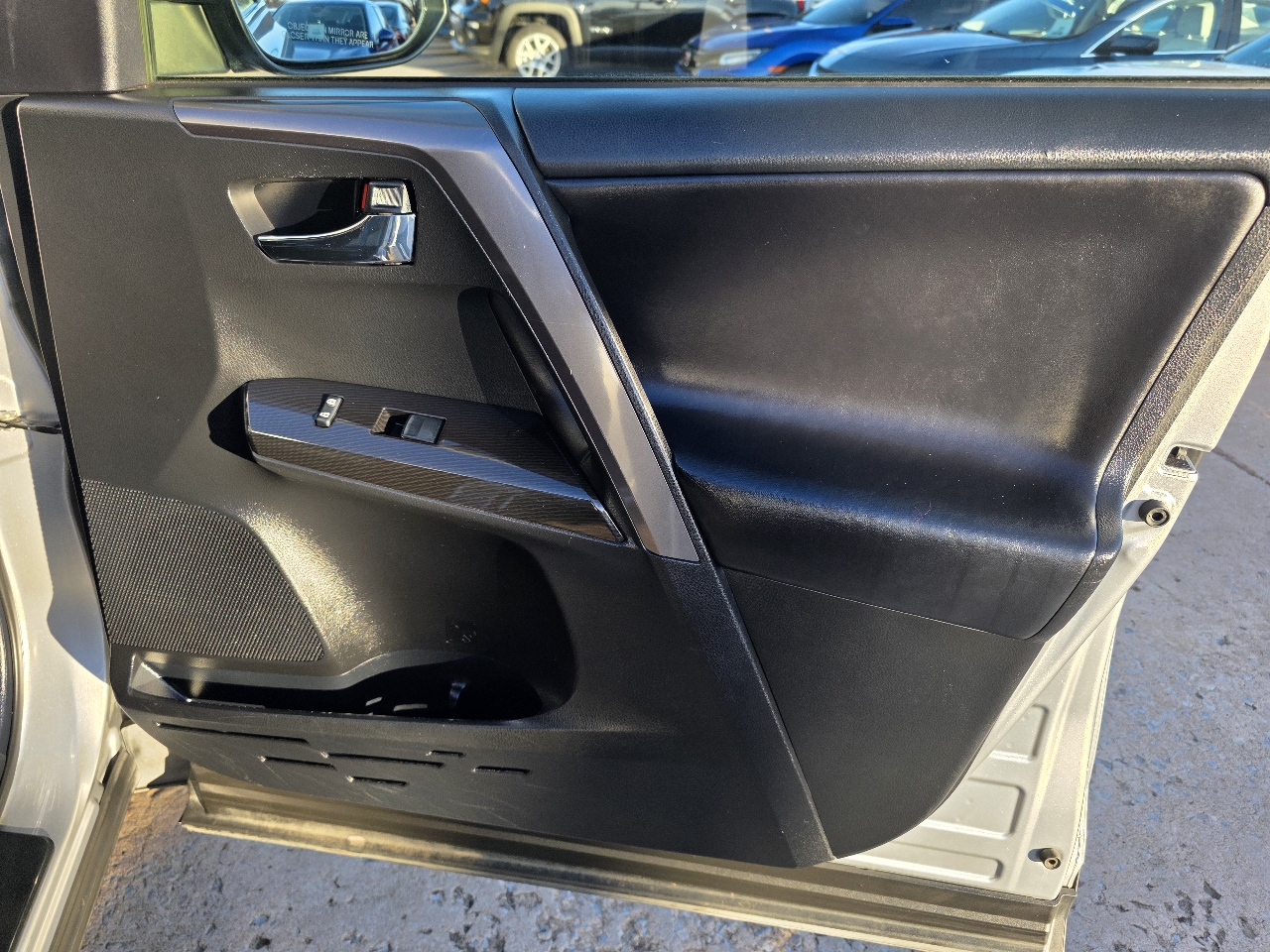 Toyota RAV4 SE AWD (Natl) 2018