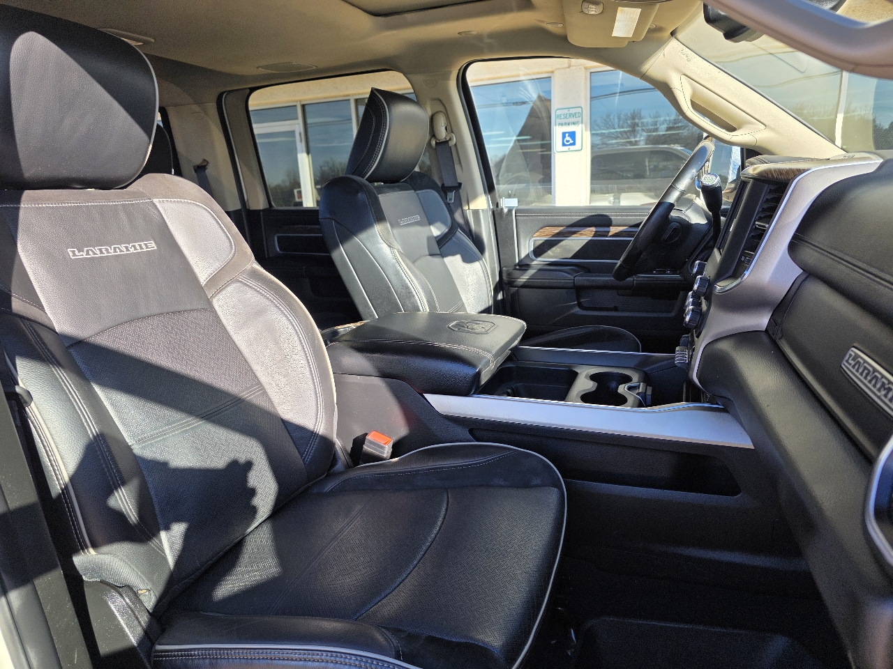 RAM 3500 Laramie 4x4 Crew Cab 8' Box 2021