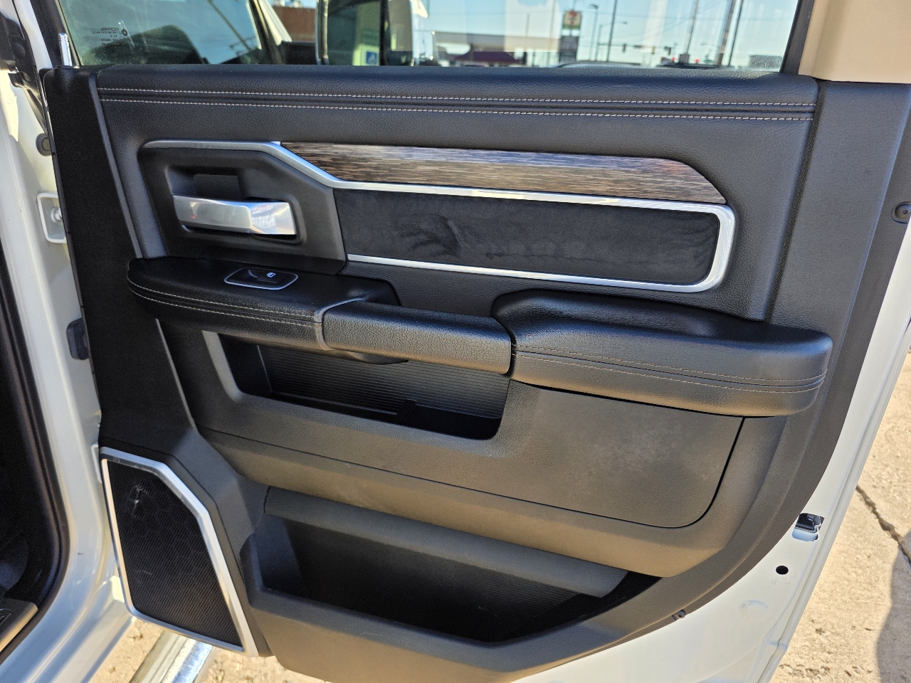 RAM 3500 Laramie 4x4 Crew Cab 8' Box 2021