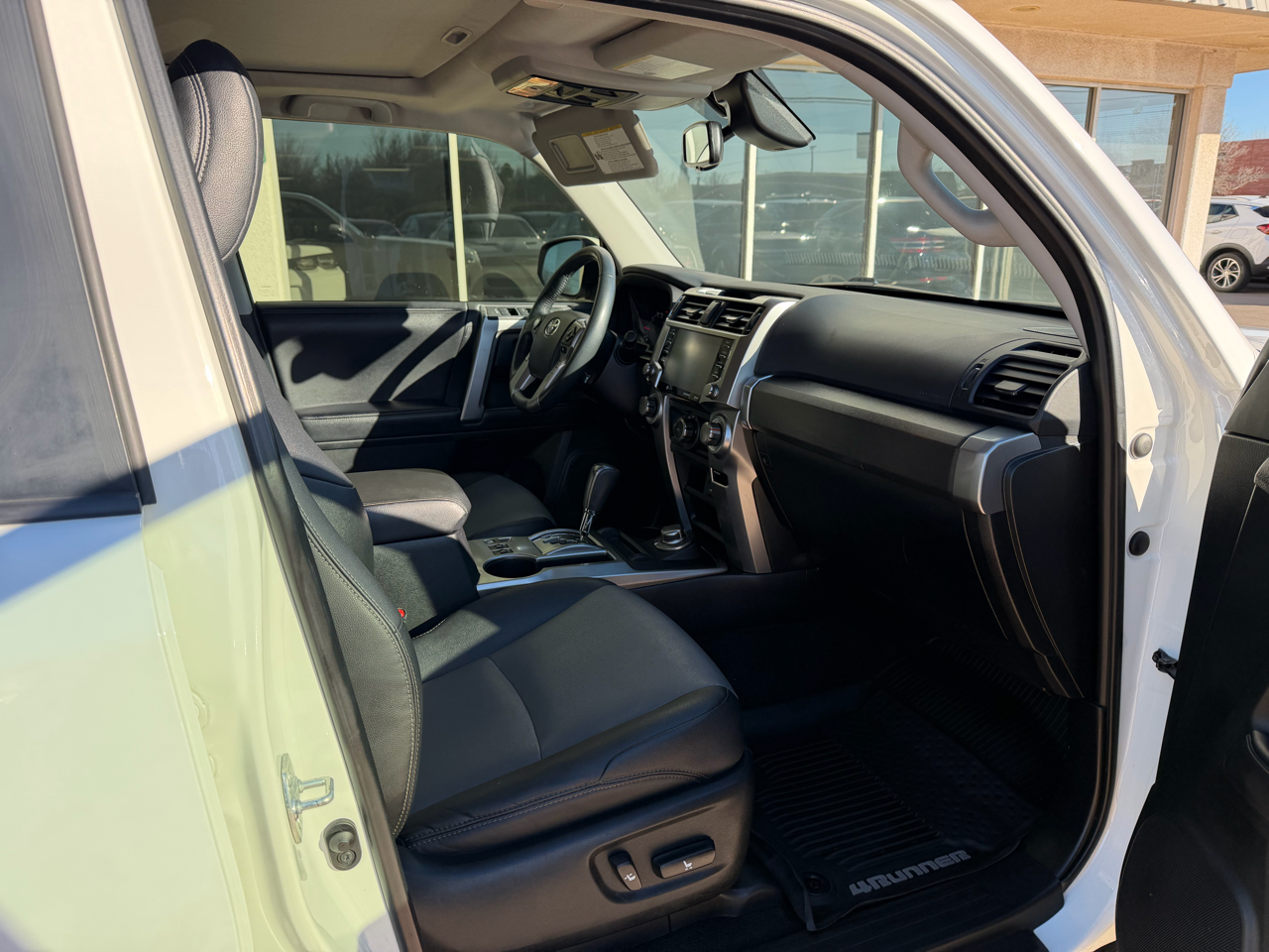 Toyota 4Runner SR5 4WD V6 2020