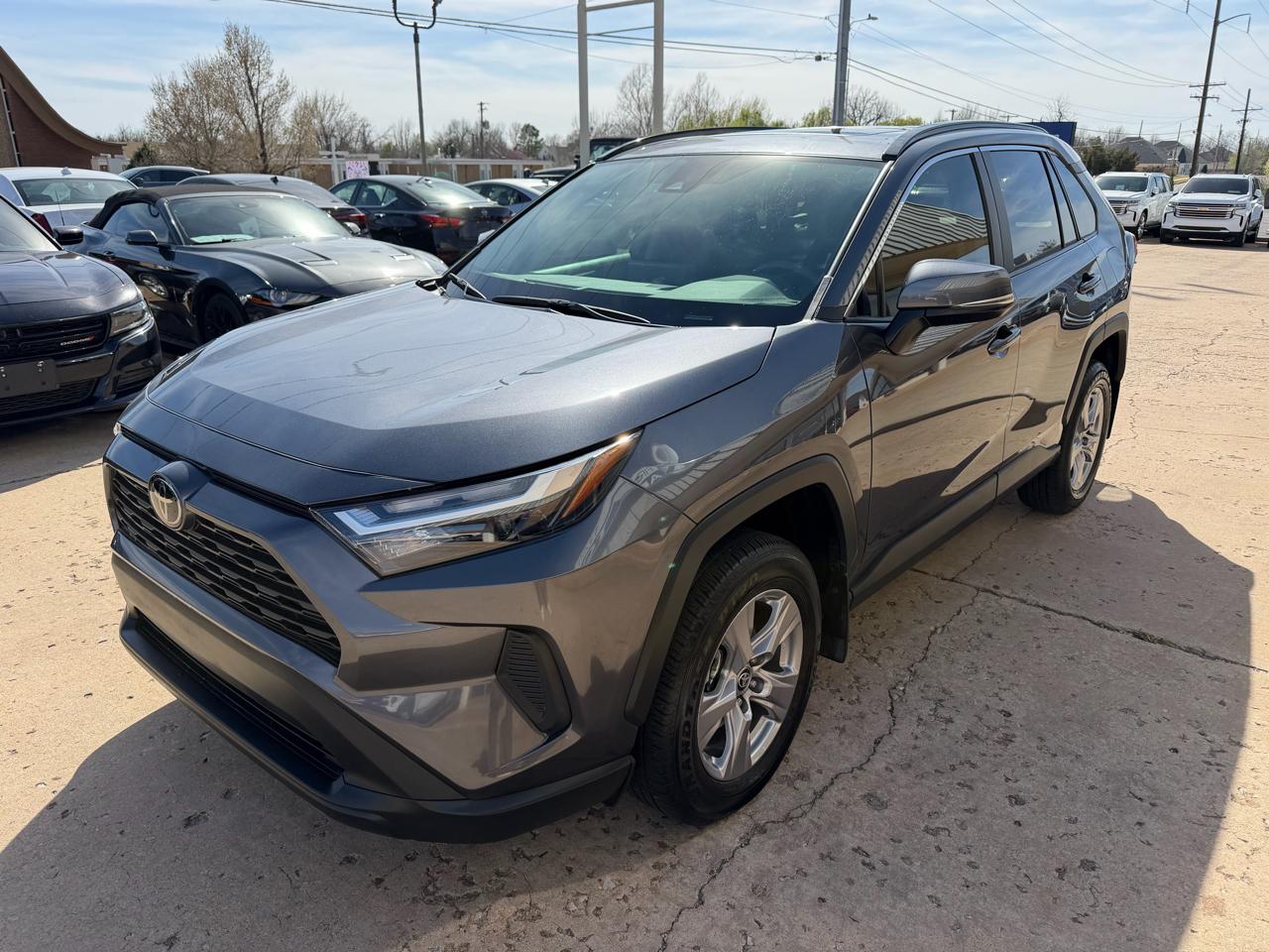 Toyota RAV4 XLE FWD (Natl) 2025