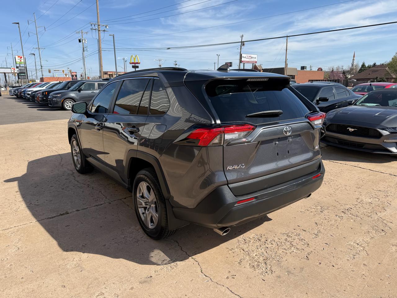 Toyota RAV4 XLE FWD (Natl) 2025