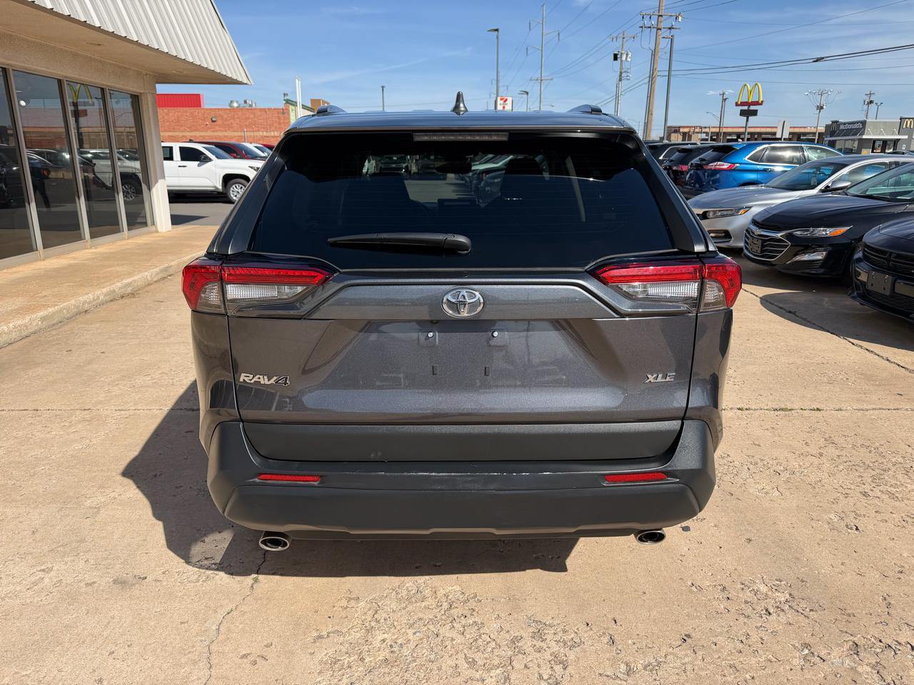 Toyota RAV4 XLE FWD (Natl) 2025