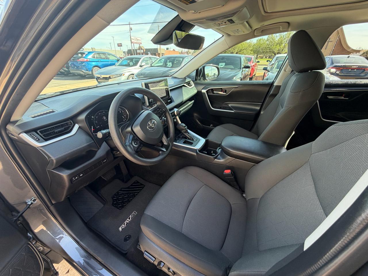 Toyota RAV4 XLE FWD (Natl) 2025