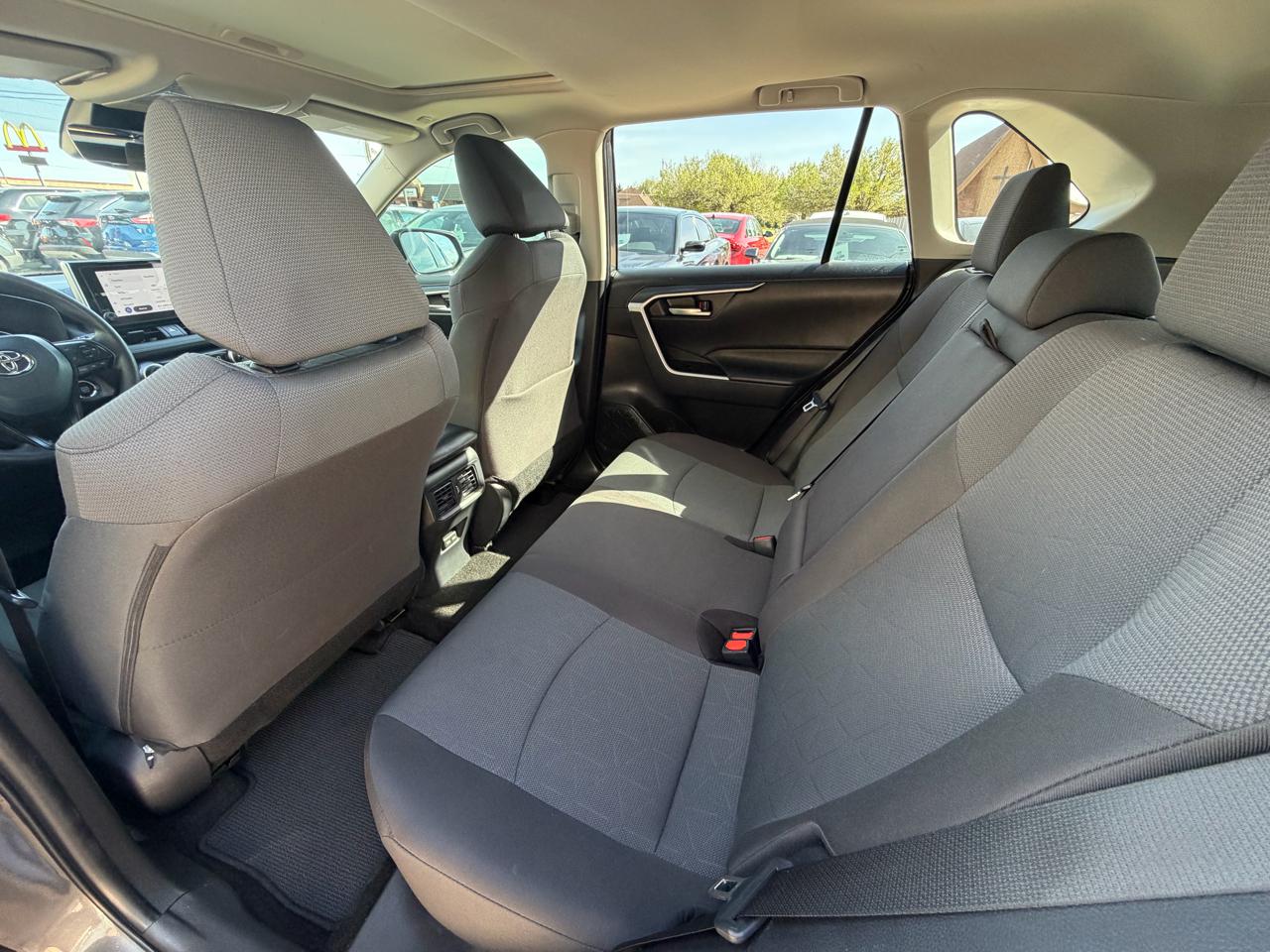 Toyota RAV4 XLE FWD (Natl) 2025